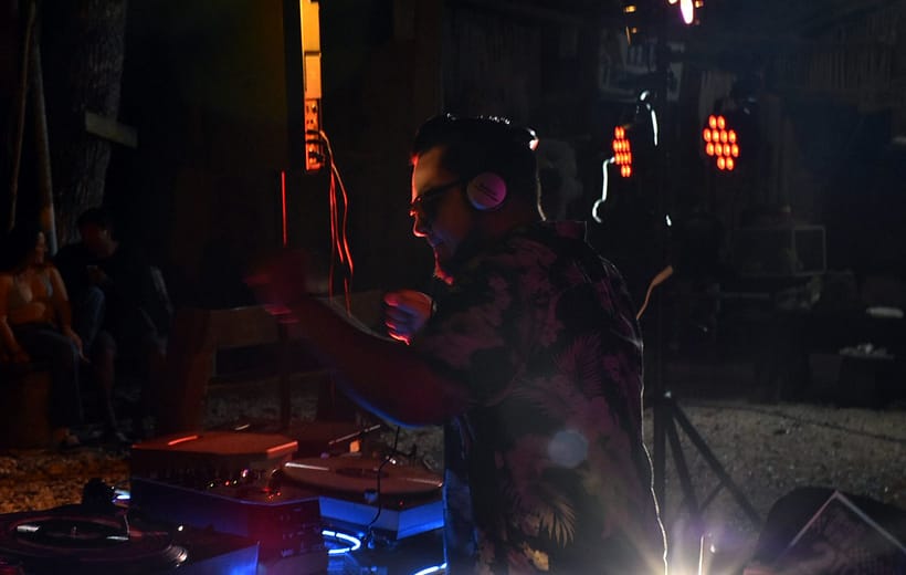 Ritmo bajo las estrellas: Rave en el Cenote